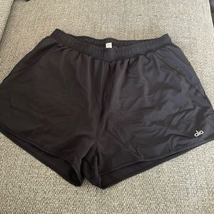 NEVER WORN ALONE STRIDE SHORT - black size L